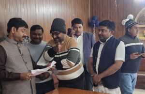 कालिंदी एक्सप्रेस के ठहराव को लेकर खागा के व्यापारियों ने कैबिनेट मंत्री नंदगोपाल गुप्ता नंदी से की शिष्टाचार भेंट