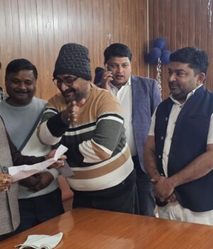 कालिंदी एक्सप्रेस के ठहराव को लेकर खागा के व्यापारियों ने कैबिनेट मंत्री नंदगोपाल गुप्ता नंदी से की शिष्टाचार भेंट