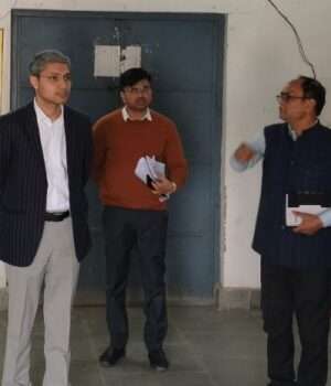 ईवीएम–वीवीपैट वेयरहाउस का जिलाधिकारी ने किया निरीक्षण