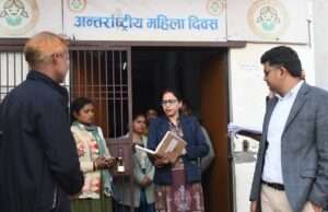 डीएम ने किया वन स्टॉप सेंटर व चाइल्ड हेल्प लाइन का औचक निरीक्षण