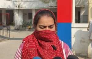 दहेज के लिए विवाहिता पर कहर: ससुराल वालों ने घर से निकाला, मासूम बच्ची से भी मिलने नहीं दिया