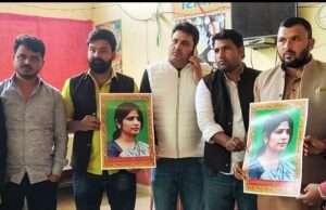 सपा कार्यकर्ताओं ने वृद्धाश्रम में मनाया सांसद डिंपल यादव का जन्मदिन