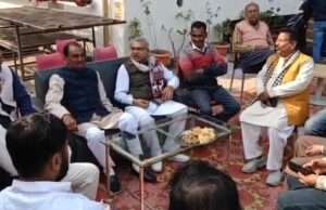 मकर संक्रांति पर आकांक्षा टीवीएस की ओर से हुआ खिचड़ी भोज