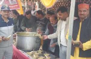 सिद्ध पीठ तांबेश्वर मंदिर में पूर्व सैनिकों ने किया खिचड़ी भोज का आयोजन