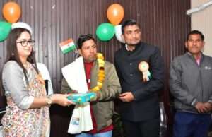 गोला क्षेत्र के कस्बे में हर्षोल्लास के साथ मनाया गया 77वां गणतंत्र दिवस,देशभक्ति में डूबे लोग