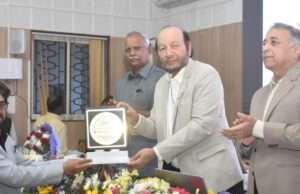 तौफीक मेमोरियल डिग्री कॉलेज देश के शीर्ष दस केंद्रों में चयनित, कुलपति ने किया सम्मानित