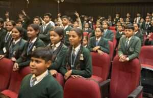 सदाशिव पैलेस में बच्चों ने निःशुल्क देखी गदर-2, गूंजे देशभक्ति के नारे