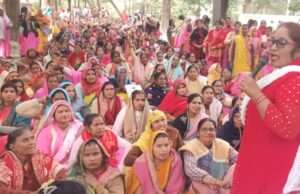 10 सूत्रीय मांगों को लेकर आंगनबाड़ी कार्यकत्रियों का प्रदर्शन, डीएम को सौंपा ज्ञापन