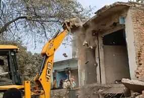 हाईकोर्ट के आदेश पर खागा में पीडब्ल्यूडी की जमीन से हटाया गया अवैध कब्जा