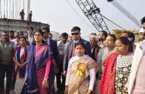 रामपुर घाट निर्माणाधीन गंगा पुल का सांसद अनुप्रिया पटेल ने किया निरीक्षण
