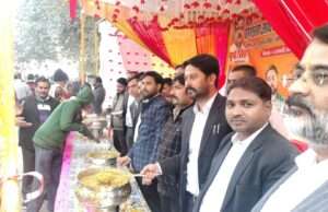 कलेक्ट्रेट परिसर में अधिवक्ताओं ने किया ‘समरसता खिचड़ी भोज’ का आयोजन