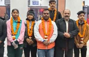 ताइक्वांडो खिलाड़ियों को विजय तिलक कर देहरादून के लिए किया गया रवाना