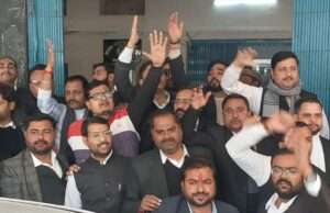 फतेहपुर में अधिवक्ताओं का विरोध, हाईकोर्ट के अधिवक्ता पर हमले के खिलाफ न्यायिक कार्य ठप
