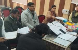 नियमित टीकाकरण एवं गोल्डन कार्ड बनाने हेतु ब्लॉक में हुई बैठक