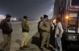 लालानगर चेकपोस्ट पर आबकारी विभाग का चेकिंग,अवैध मदिरा की तस्करी पर अंकुश लगाने के लिए चलाया गया प्रवर्तन अभियान