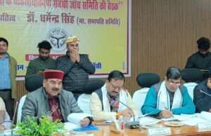 विद्यार्थियों की सुविधा हेतु विद्यालयों में स्वास्थ्य परीक्षण, शुद्ध पेयजल, प्रकाश एवं मूलभूत संसाधनों की उपलब्धता सुनिश्चित करायें