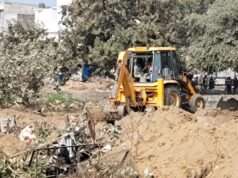 आदर्श नगर पंचायत मिहींपुरवा के मछली एवं मुर्गा मंडी में रेलवे विभाग का चला अतिक्रमण हटाओ अभियान