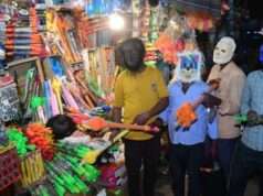 हर्बल हुई काशी की परम्परा, होली के लिए हाथरस से आया 100 क्विंटल हर्बल कलर