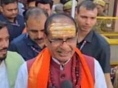 विश्वनाथ मंदिर दर्शन करने पहुंचे कृषि मंत्री शिवराज सिंह चौहान, शंकराचार्य मुद्दे पर रहे खामोश