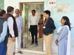 जन्म तिथि में गडबडी कर दें रहा था परीक्षा, एफआईआर डायरेक्ट के निर्देश पर अपर सचिव, डीआईओएस ने पकडकर पुलिस को सौपा पहली पाली में गणित विषय की दें रहा था परीक्षा