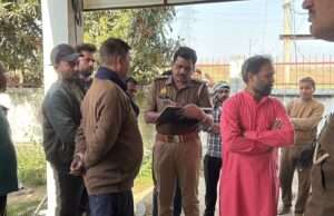 संदिग्ध परिस्थितियों में खून से लथपथ मिला युवक का शव पुलिस जांच में जुटी।