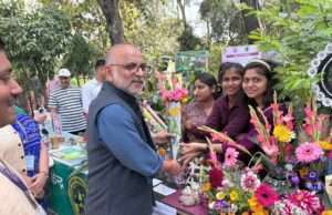 सीएमपी में जैविक साग सब्जी और पुष्प प्रदर्शनी का आयोजन शुक्रवार को किया गया