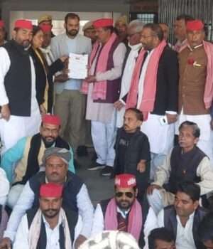 सपा का भाजपा नेताओं पर फर्जी फॉर्म-7 जमा करने का आरोप