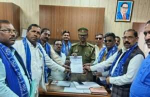 बिरहा गायिका रूचि यादव व उनकी टीम पर भड़के बसपा के नेता