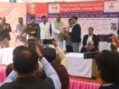 निःशुल्क ग्रामीण स्वास्थ्य शिविर में उमड़ी भीड़, विशेषज्ञ डॉक्टरों ने किया परीक्षण व परामर्श