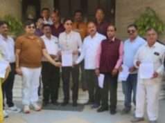 ऑनलाइन व्यापार के विरोध में व्यापार मंडल का ज्ञापन, सांसद को सौंपा प्रधानमंत्री के नाम पत्र