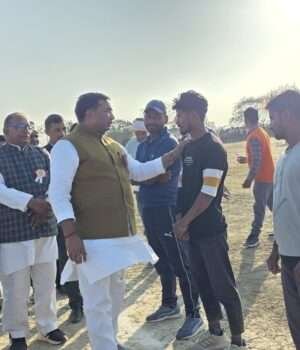 सेमरा बरहो में आयोजित कैनवस क्रिकेट प्रतियोगिता का फाइनल मुकाबला सम्पन्न