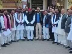 जिला निर्वाचन कार्यालय की बैठक को बीच में छोड़कर उठे सपाई