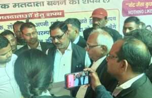 अधिवक्ता की निर्मम हत्या के विरोध में खागा के वकीलों ने राज्यपाल को भेजा ज्ञापन