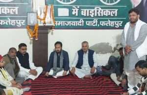 सपा कार्यालय में संत रविदास व संत नरहरी दास की मनाई गई जयंती