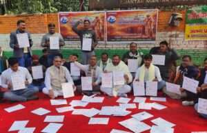 बुंदेलखंड राज्य की मांग: 51वीं बार खून से लिखे 51 खत लेकर राष्ट्रपति भवन कूच, जंतर–मंतर पर पुलिस से झड़प