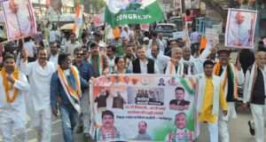 मनरेगा बचाओ संग्राम में कांग्रेस ने मजदूरों संग निकाली 16 किलोमीटर लंबी पदयात्रा