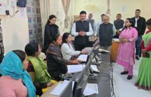 नकल पर कड़ा पहरा: डीएम डॉ. दिनेश चंद्र का ई-डिस्ट्रिक्ट सेल का औचक निरीक्षण