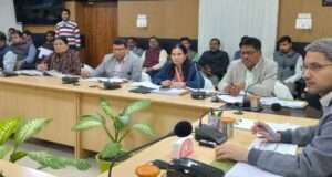 निर्माणाधीन परियोजनाएं समयबद्ध व गुणवत्तापूर्ण पूरी हों : डीएम रविन्द्र सिंह