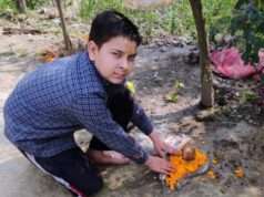 11 साल के शिव भक्त ने बालूकामई शिव लिंग बनाकर की पूजा अर्चना