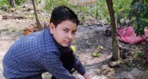 11 साल के शिव भक्त ने बालूकामई शिव लिंग बनाकर की पूजा अर्चना