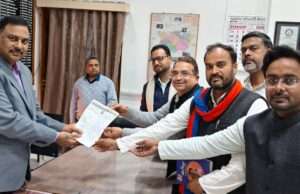 अल्पसंख्यक मतदाताओं के नाम SIR फॉर्म-7 से काटने का आरोप, अपना दल (एस) ने डीएम को सौंपा ज्ञापन