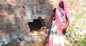 सेंधमारी कर लाखों के जेवरात व कीमती सामान उड़ा ले गये चोर