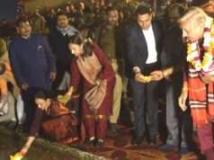 डीएम व एसपी व प्रमोद तथा मोना ने किया परम्परागत दीपदान