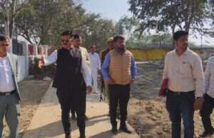 जिलाधिकारी ने सीडा सतहरियां में निर्माणाधीन पार्क का किया निरीक्षण, दिए सख्त निर्देश