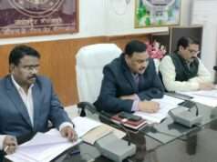 जिलाधिकारी ने कर एवं करेत्तर, स्टाफ मीटिंग, सी0एम0 डैशबोर्ड राजस्व की बैठकर कर की समीक्षा