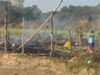 अज्ञात कारण से झोपड़ी नुमा घर में लगी आग, संपत्ति जलकर खाक