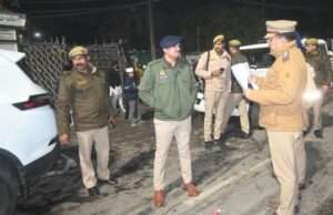 एसपी ने पुलिस के साथ रात में किया पैदल गश्त अपराधियों पर रखी पैनी नजर