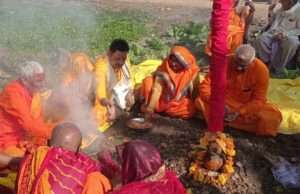 विराट रूद्र महायज्ञ के लिए 51 फीट ऊंचा धर्मध्वज स्थापित