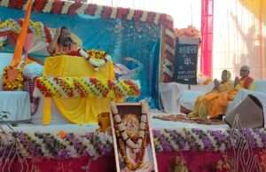 नंद के आनन्द भयो से गूंजा पूरा पंडाल