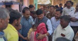 दुःख की घड़ी में ढाल बने नगर अध्यक्ष: हादसे में युवक की मौत पर बढ़ाया मदद का हाथ